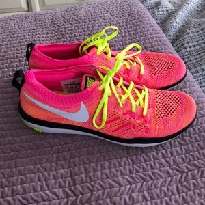 Nike Focus Flyknit Sneakers